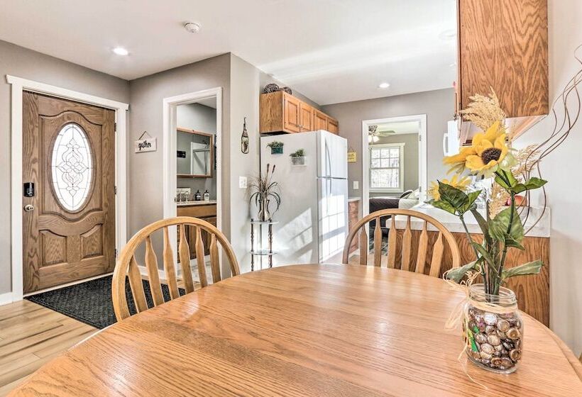 Peaceful & Secluded Knoxville Retreat W/ Deck