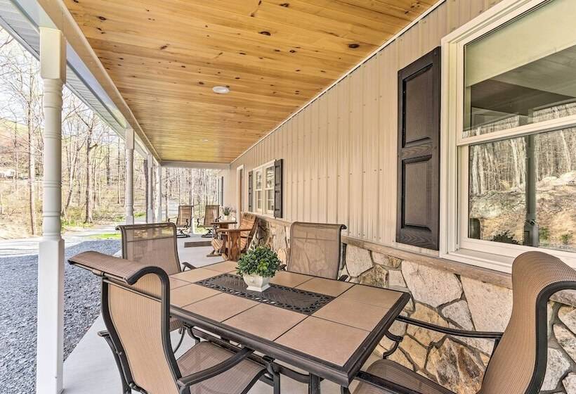 Peaceful & Secluded Knoxville Retreat W/ Deck