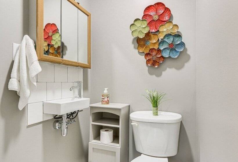 Peaceful & Secluded Knoxville Retreat W/ Deck