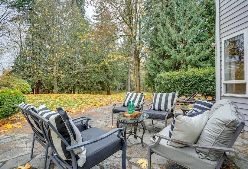 Spacious Snohomish Home: Relaxing Group Getaway!