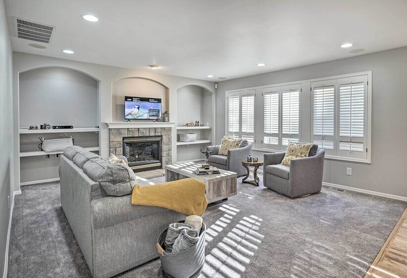 Spacious Snohomish Home: Relaxing Group Getaway!