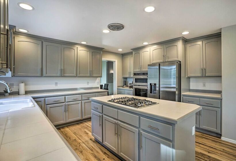 Spacious Snohomish Home: Relaxing Group Getaway!