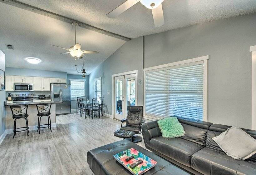 Pensacola Home   2 Blocks From Boat Launch!