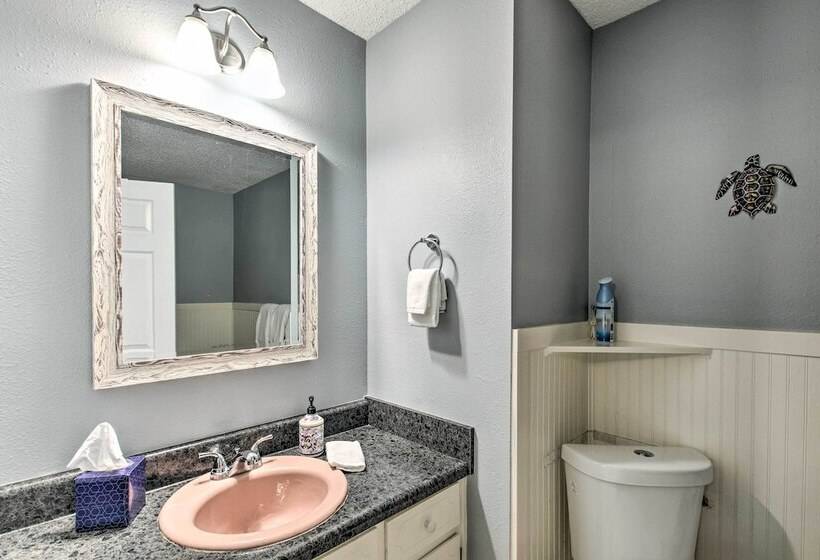 Pensacola Home   2 Blocks From Boat Launch!