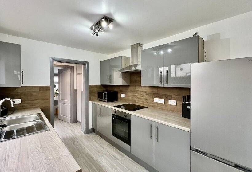 Пансион Bramhall House