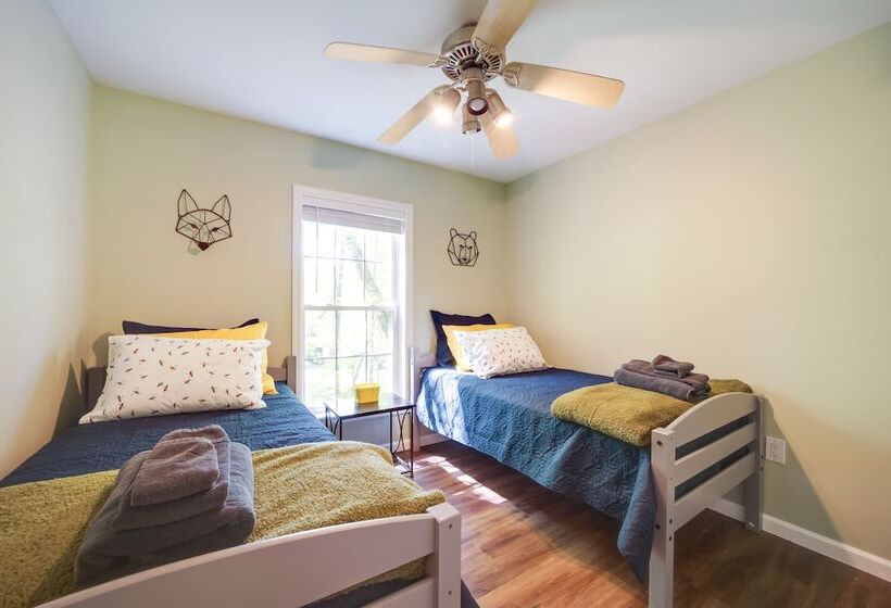 Pet Friendly Arden Retreat W/ Private Hot Tub