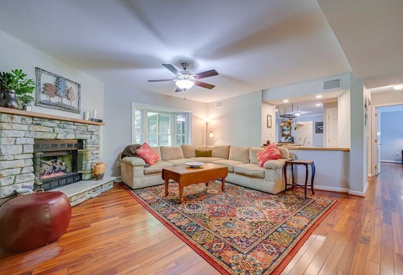 Pet Friendly Arden Retreat W/ Private Hot Tub