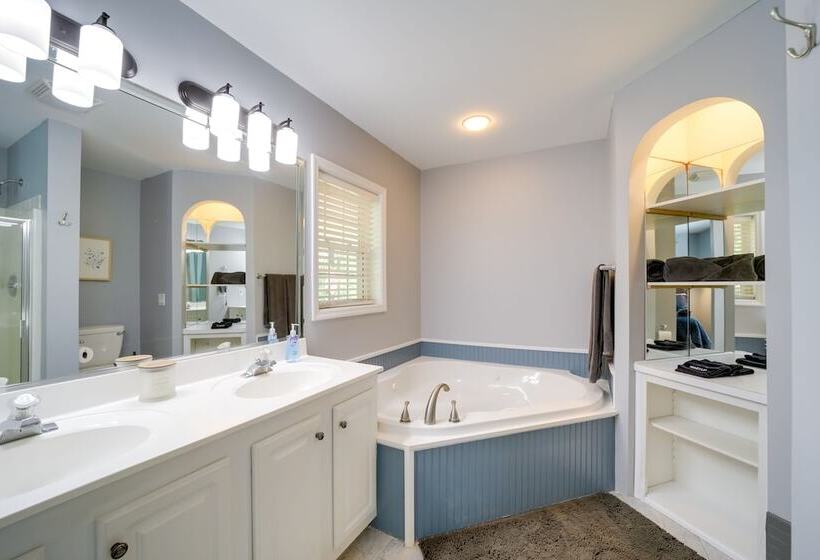 Pet Friendly Arden Retreat W/ Private Hot Tub