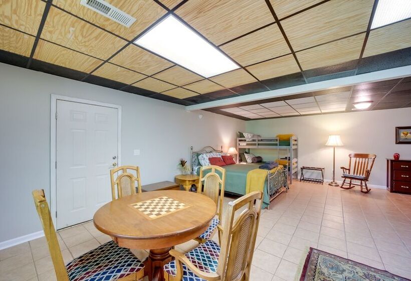 Pet Friendly Arden Retreat W/ Private Hot Tub