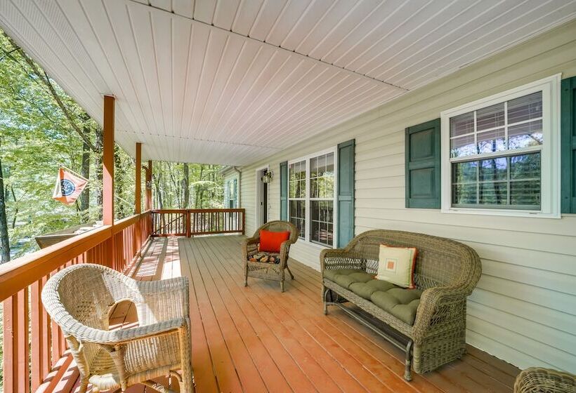 Pet Friendly Arden Retreat W/ Private Hot Tub