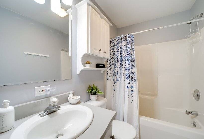 Pet Friendly Arden Retreat W/ Private Hot Tub