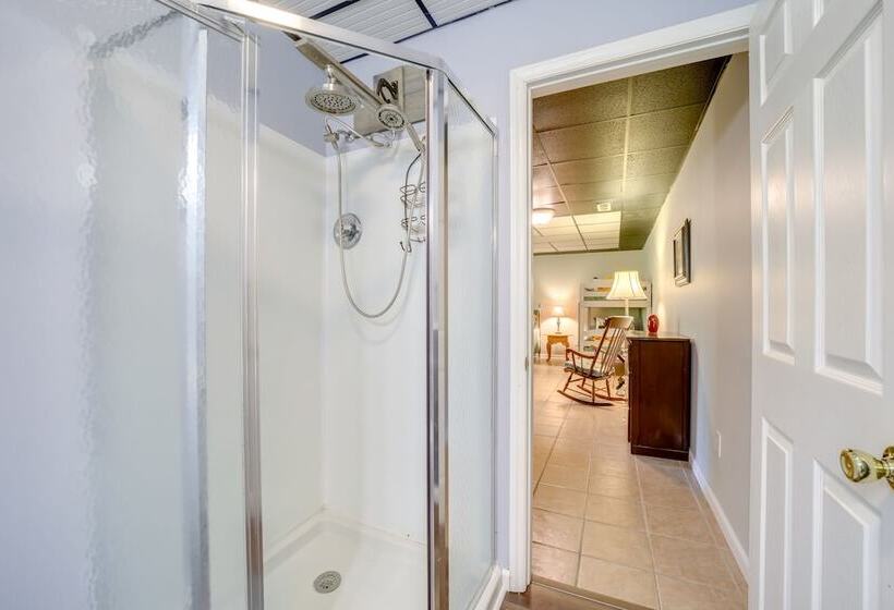 Pet Friendly Arden Retreat W/ Private Hot Tub