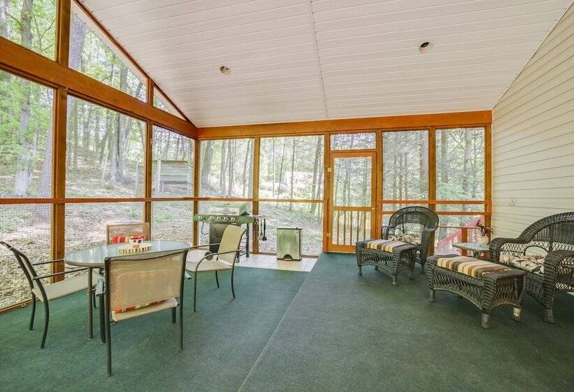 Pet Friendly Arden Retreat W/ Private Hot Tub