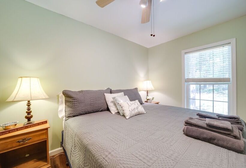 Pet Friendly Arden Retreat W/ Private Hot Tub