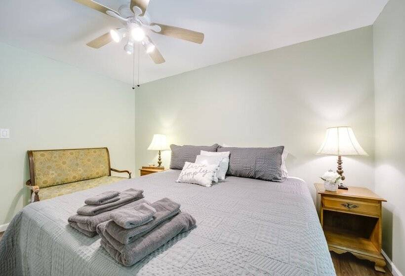 Pet Friendly Arden Retreat W/ Private Hot Tub