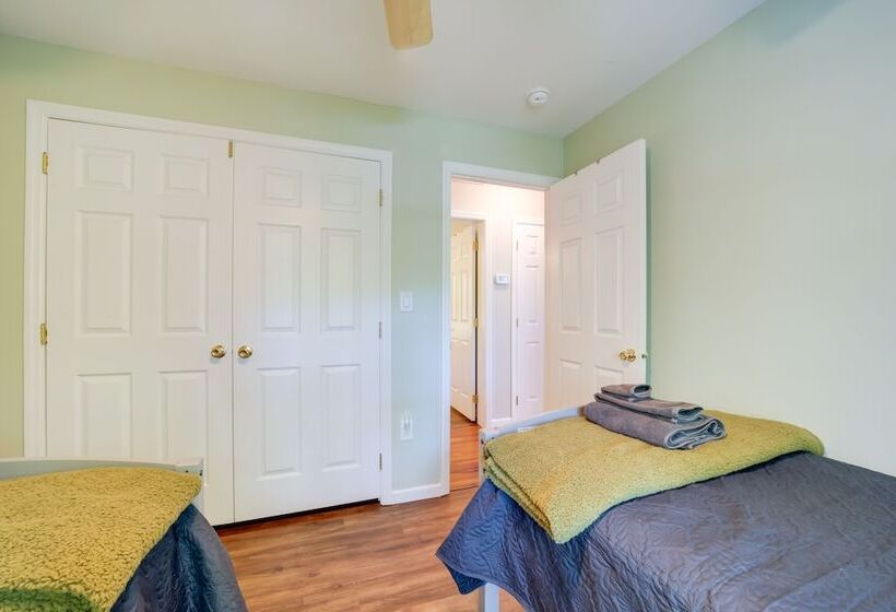 Pet Friendly Arden Retreat W/ Private Hot Tub