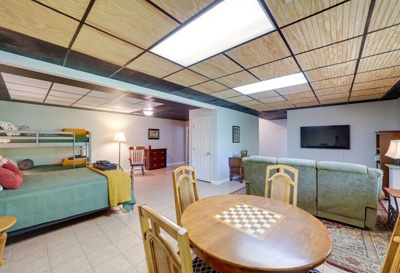 Pet Friendly Arden Retreat W/ Private Hot Tub