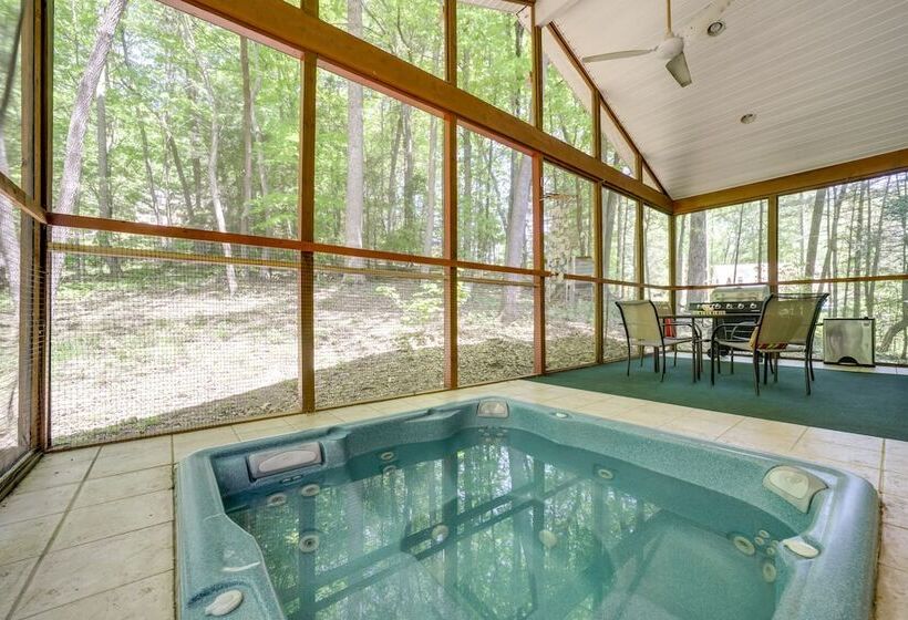 Pet Friendly Arden Retreat W/ Private Hot Tub