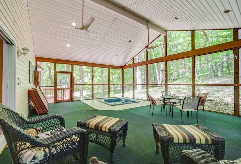 Pet Friendly Arden Retreat W/ Private Hot Tub
