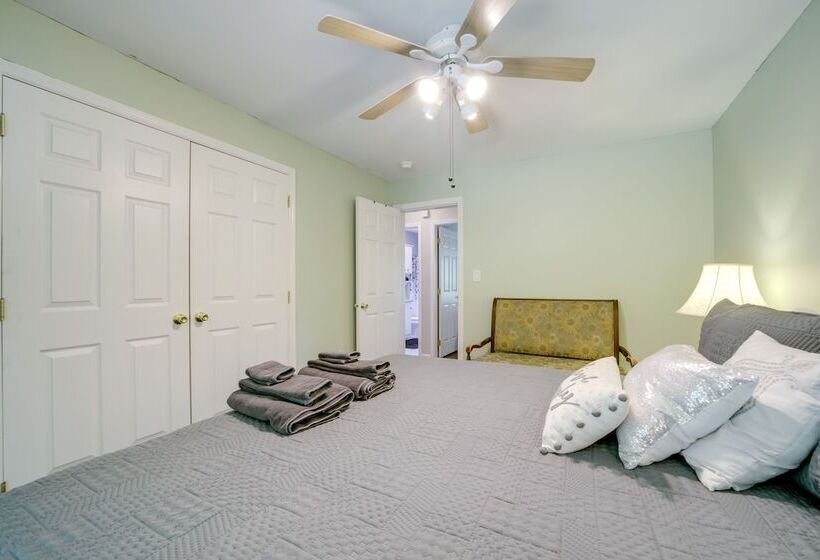 Pet Friendly Arden Retreat W/ Private Hot Tub