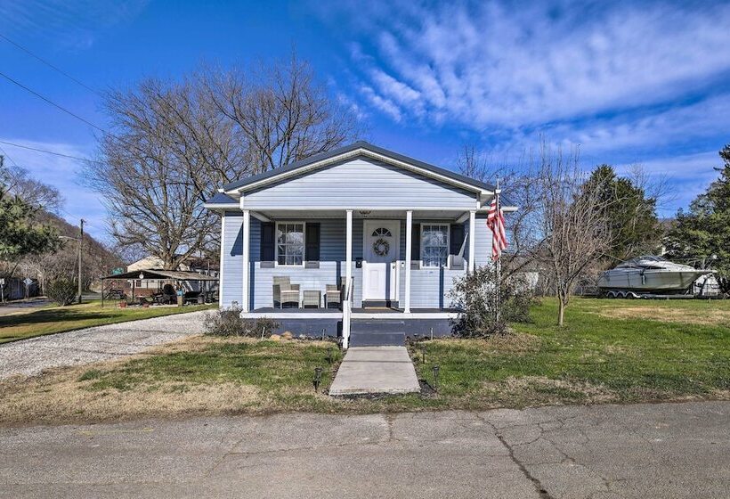 Pet Friendly Charleston Home W/ Fenced Yard!
