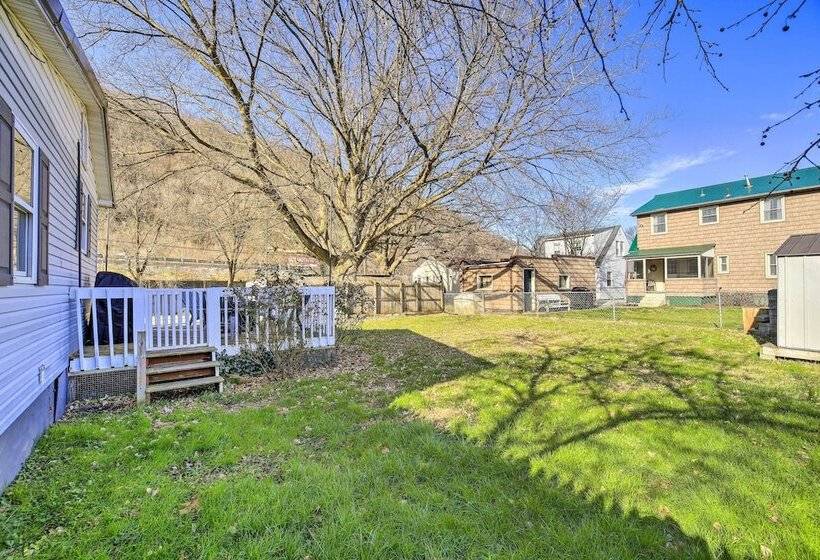 Pet Friendly Charleston Home W/ Fenced Yard!