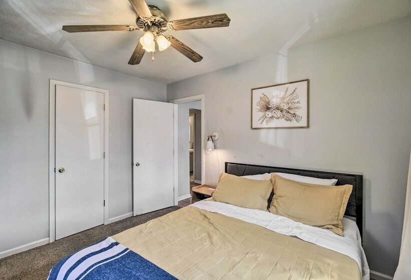 Pet Friendly Charleston Home W/ Fenced Yard!