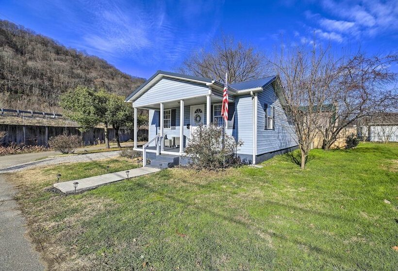 Pet Friendly Charleston Home W/ Fenced Yard!