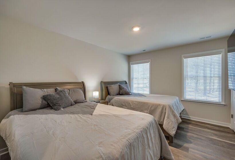 Pet Friendly Home: Spacious Yard + Community Perks