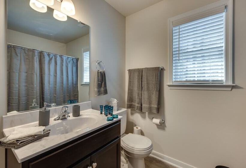 Pet Friendly Home: Spacious Yard + Community Perks