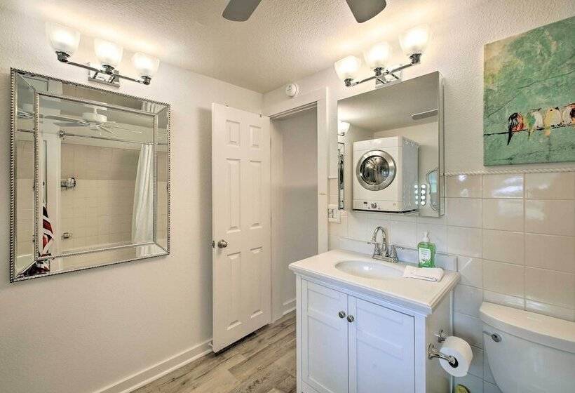 Deck, Boat Slip + Views: Lake Hamilton Cabin!