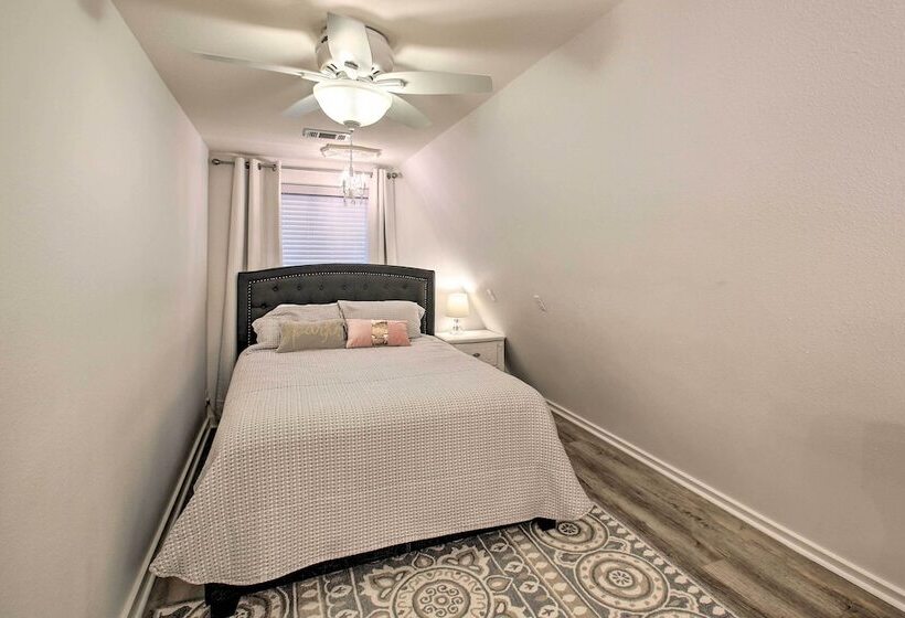 Deck, Boat Slip + Views: Lake Hamilton Cabin!