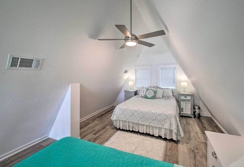 Deck, Boat Slip + Views: Lake Hamilton Cabin!