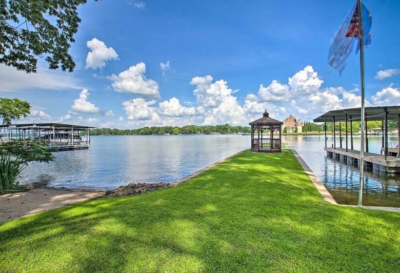 Deck, Boat Slip + Views: Lake Hamilton Cabin!