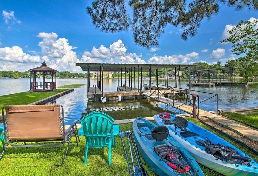 Deck, Boat Slip + Views: Lake Hamilton Cabin!
