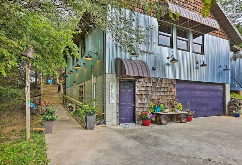 Pet Friendly Outdoor Paradise W/ Grill, Decks