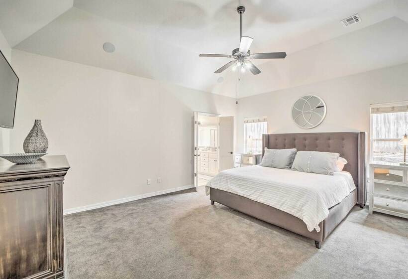 Pet Friendly Tulsa Escape W/ Private Hot Tub!