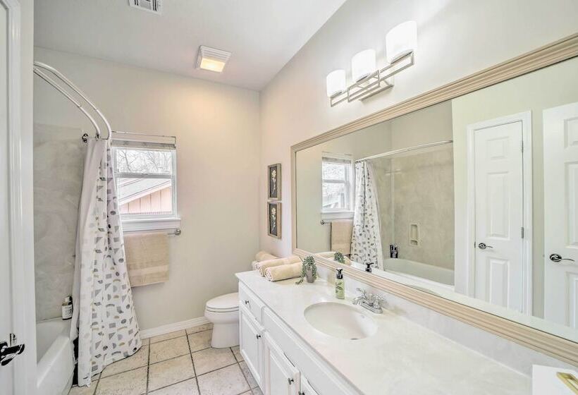 Pet Friendly Tulsa Escape W/ Private Hot Tub!