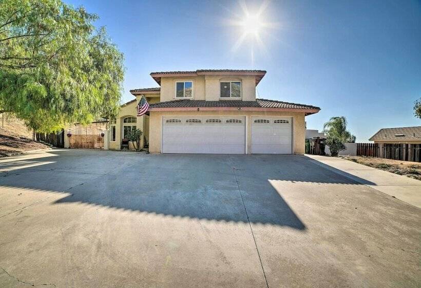 Pet Friendly Moreno Valley Home W/ Mtn Views!