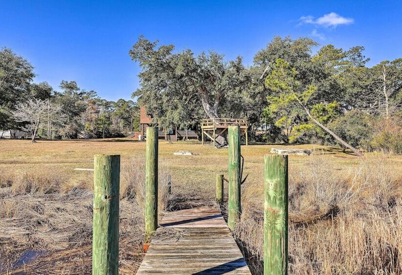 Picturesque Family Cabin W/ Views & Treehouse