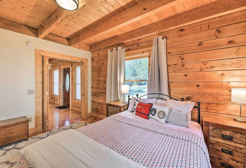 Picturesque Family Cabin W/ Views & Treehouse