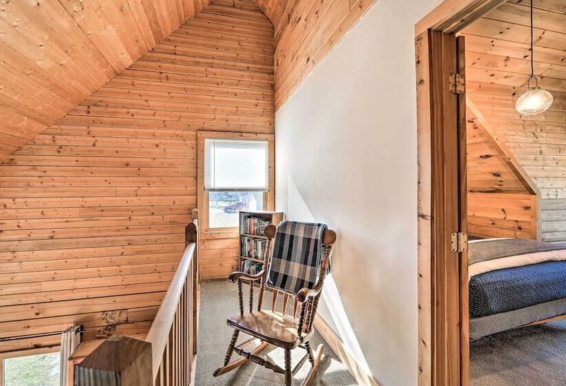 Picturesque Family Cabin W/ Views & Treehouse