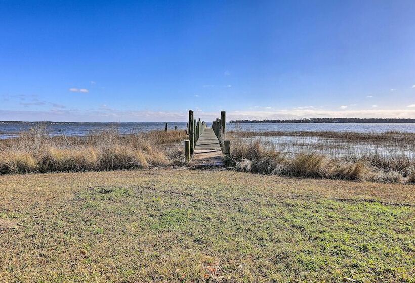 Picturesque Family Cabin W/ Views & Treehouse