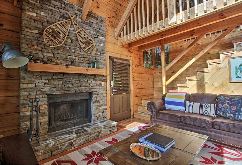 Pigeon Forge  Scenic Solitude  W/ Private Hot Tub!