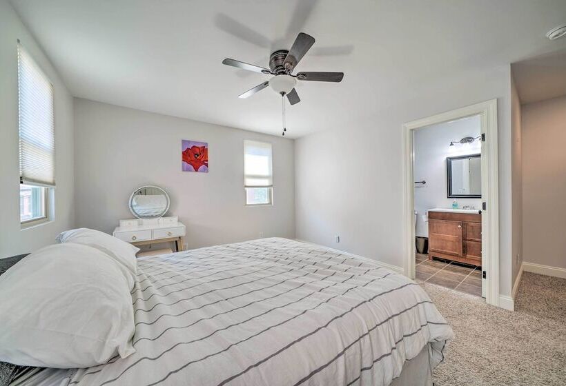 Pittsburgh Row Home: Steps To Stadiums & Dtwn!