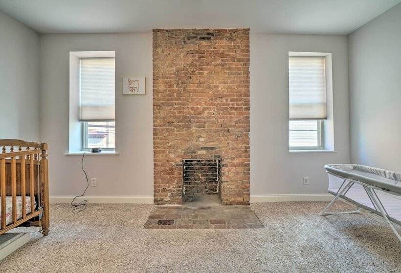 Pittsburgh Row Home: Steps To Stadiums & Dtwn!