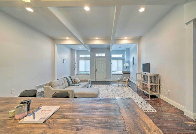 Pittsburgh Row Home: Steps To Stadiums & Dtwn!