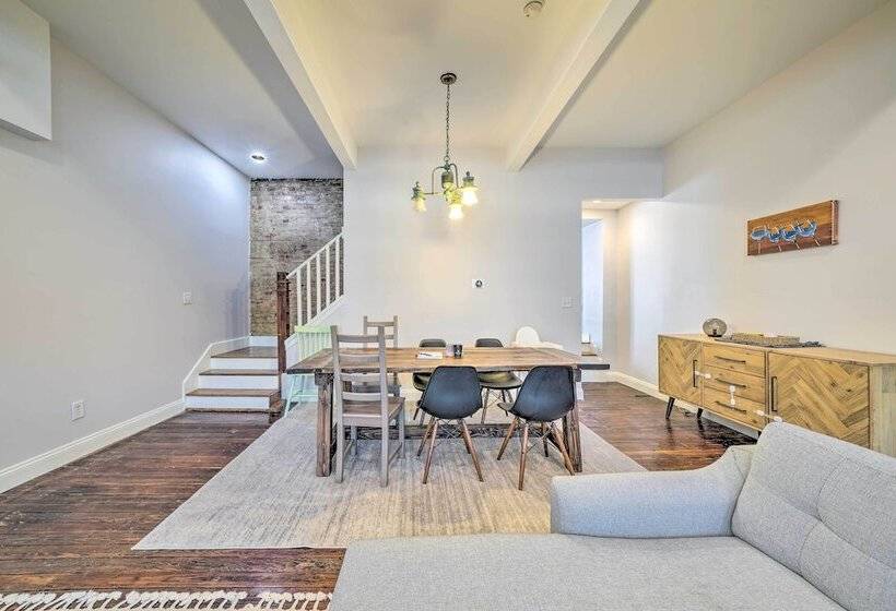 Pittsburgh Row Home: Steps To Stadiums & Dtwn!