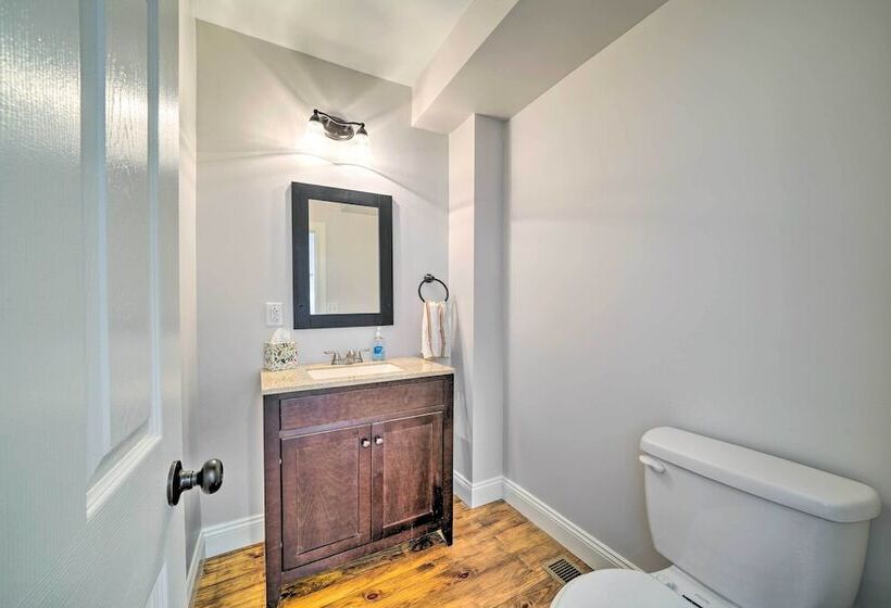 Pittsburgh Row Home: Steps To Stadiums & Dtwn!