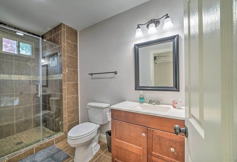 Pittsburgh Row Home: Steps To Stadiums & Dtwn!